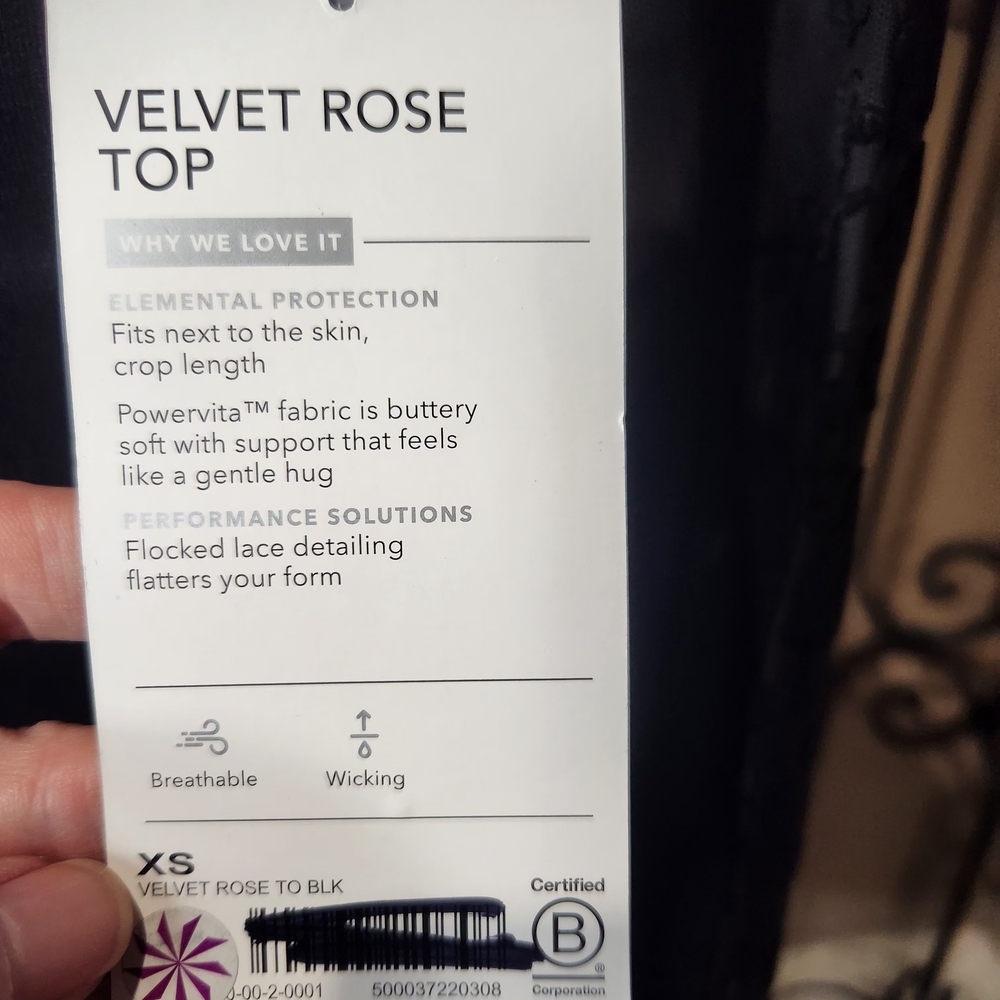 Athleta Velvet Rose Black and Gray Graphic Crop Blouse - Picture 4 of 4